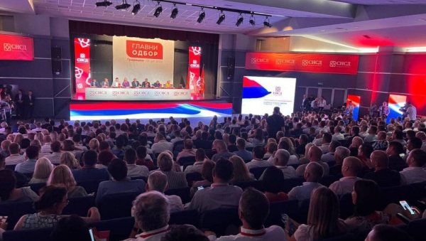 БИЋЕ СРПСКА НА СВАКОМ БИЛБОРДУ: Са каквим слоганима политичке партије РС на октобарским изборима излазе пред бираче БИЋЕ СРПСКА НА СВАКОМ БИЛБОРДУ: Са каквим слоганима политичке партије РС на октобарским изборима излазе пред бираче