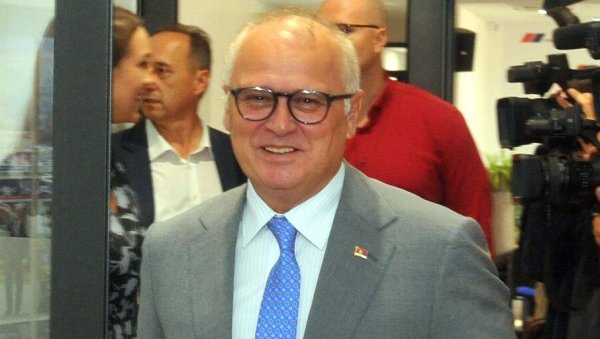 ВЕСИЋ СЕ ОГЛАСИО НАКОН ОБЈАВЕ ДА ЋЕ БИТИ МИНИСТАР: Ово доживљавам као признање за мој рад и обавезу да радим још више у интересу Србије ВЕСИЋ СЕ ОГЛАСИО НАКОН ОБЈАВЕ ДА ЋЕ БИТИ МИНИСТАР: Ово доживљавам као признање за мој рад и обавезу да радим још више у интересу Србије