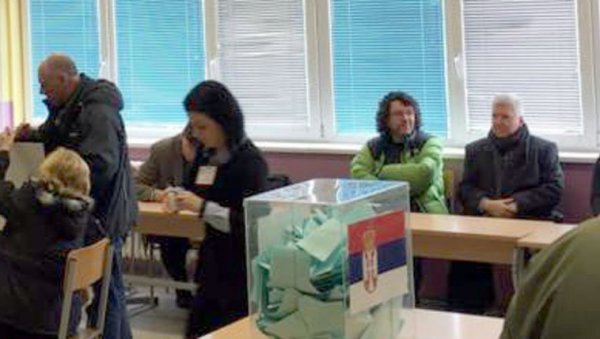 ОД СРБИЈЕ ХОЋЕ ДА СТВОРЕ СВОЈУ ПРЋИЈУ: Захтеви амбасада да иду у инспекцију наших касарни отворено нарушавање суверенитета ОД СРБИЈЕ ХОЋЕ ДА СТВОРЕ СВОЈУ ПРЋИЈУ: Захтеви амбасада да иду у инспекцију наших касарни отворено нарушавање суверенитета
