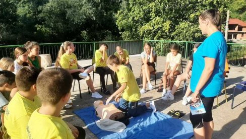 СВЕТСКИ ДАН ПРВЕ ПОМОЋИ И КАМП: Шта све припрема Црвени крст у Параћину СВЕТСКИ ДАН ПРВЕ ПОМОЋИ И КАМП: Шта све припрема Црвени крст у Параћину
