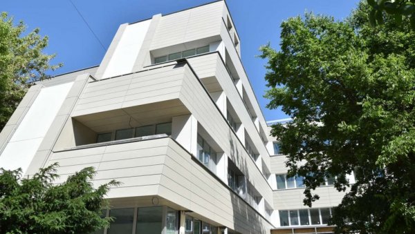 АЛАРМ УЗНЕМИРИО ПАЦИЈЕНТЕ И ЛЕКАРЕ:Непозната особа активирала сигнал за узбуну у Дому здравља Нови Сад на Лиману АЛАРМ УЗНЕМИРИО ПАЦИЈЕНТЕ И ЛЕКАРЕ:Непозната особа активирала сигнал за узбуну у Дому здравља Нови Сад на Лиману