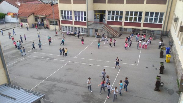 ПОЧЕЛА ИСПЛАТА ЗА ПРВАКЕ: По 15.000 из буџета - ево где родитељи могу да подигну новац ПОЧЕЛА ИСПЛАТА ЗА ПРВАКЕ: По 15.000 из буџета - ево где родитељи могу да подигну новац
