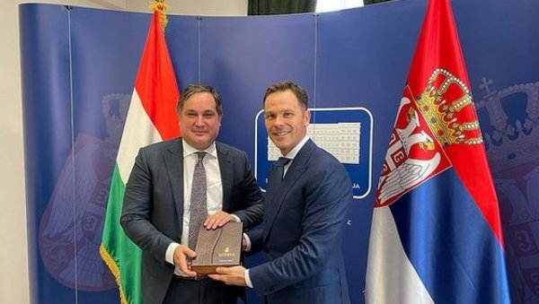 МАЛИ СЕ САСТАО СА МИНИСТРОМ НАЂОМ: Набавка енергената најважније питање, у мађарским складиштима Србија има 328,8 милиона кубика гаса МАЛИ СЕ САСТАО СА МИНИСТРОМ НАЂОМ: Набавка енергената најважније питање, у мађарским складиштима Србија има 328,8 милиона кубика гаса