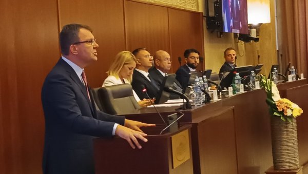 НАЈВИШЕ НОВЦА У НАВОДЊАВАЊЕ: Скупштина Војводине усвојила ребаланс буџета, у каси рекордних 95,16 милијарди динара НАЈВИШЕ НОВЦА У НАВОДЊАВАЊЕ: Скупштина Војводине усвојила ребаланс буџета, у каси рекордних 95,16 милијарди динара