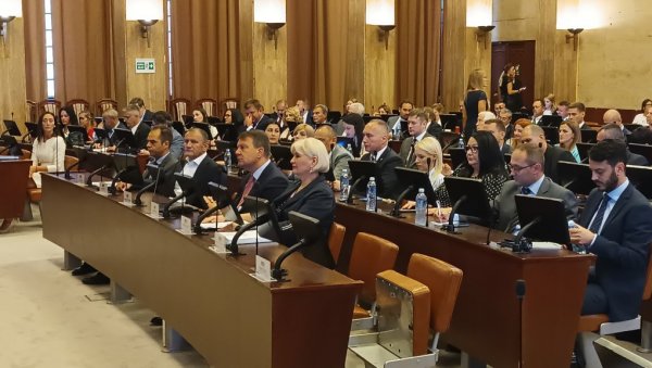 ПРВИ РЕЗУЛТАТИ ИЗБОРА У ВОЈВОДИНИ: Апсолутна победа листе Александар Вучић - Србија не сме да стане ПРВИ РЕЗУЛТАТИ ИЗБОРА У ВОЈВОДИНИ: Апсолутна победа листе Александар Вучић - Србија не сме да стане