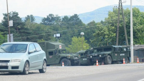 СИТУАЦИЈА ЈЕ И ДАЉЕ НАПЕТА Огласио се градоначелник Зубиног Потока - Грађани су узнемирени и уплашени СИТУАЦИЈА ЈЕ И ДАЉЕ НАПЕТА Огласио се градоначелник Зубиног Потока - Грађани су узнемирени и уплашени