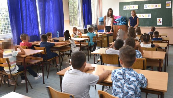 ПОРЕД ПОВИШИЦЕ ОНИ ЋЕ ДОБИТИ И ДОДАТАК НА ПЛАТУ: Ево колико износи и ко на њега има право ПОРЕД ПОВИШИЦЕ ОНИ ЋЕ ДОБИТИ И ДОДАТАК НА ПЛАТУ: Ево колико износи и ко на њега има право