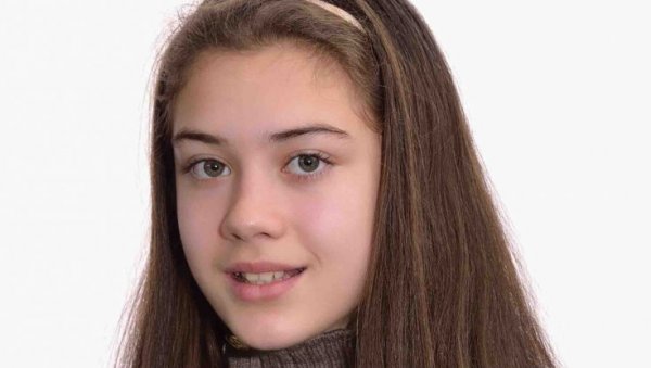 МЕНИ ЈЕ ПИСАЊЕ СРЕЋА И ЉУБАВ: Јована Глиџић из Ниша, ученица седмог разреда, добитница више од 80 књижевних награда МЕНИ ЈЕ ПИСАЊЕ СРЕЋА И ЉУБАВ: Јована Глиџић из Ниша, ученица седмог разреда, добитница више од 80 књижевних награда
