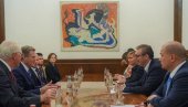 ВУЧИЋ РАЗГОВАРАО СА ТАРНЕРОМ: Србија улаже напоре за одржив договор са Приштином ВУЧИЋ РАЗГОВАРАО СА ТАРНЕРОМ: Србија улаже напоре за одржив договор са Приштином