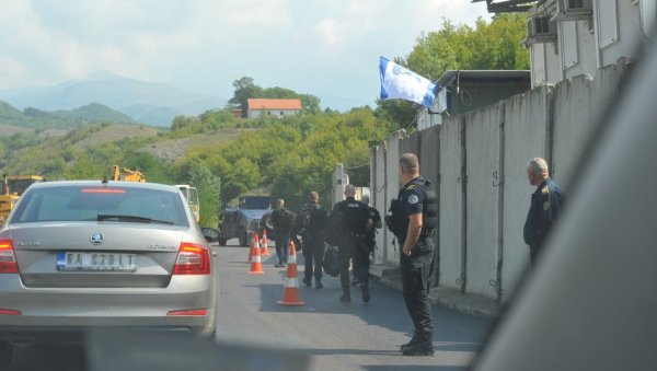 ПОД ПУНОМ РАТНОМ ОПРЕМОМ: Специјалци лажне државе стигли на Јариње ПОД ПУНОМ РАТНОМ ОПРЕМОМ: Специјалци лажне државе стигли на Јариње