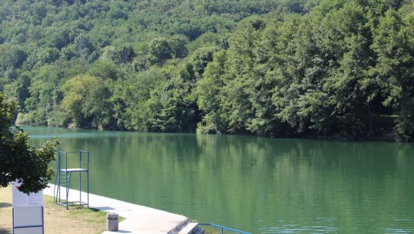ИСПИТИВАЊЕ КВАЛИТЕТА ВОДЕ У ВЛАСИНИ: После купања на језеру у Власотинцу обавезно туширање ИСПИТИВАЊЕ КВАЛИТЕТА ВОДЕ У ВЛАСИНИ: После купања на језеру у Власотинцу обавезно туширање