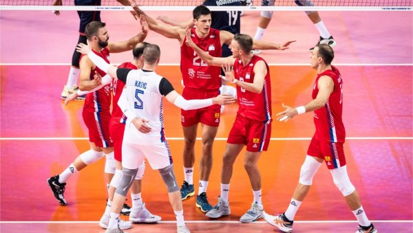 ТЕШКО И НЕИЗВЕСНО ДО КРАЈА: Одбојкаши се преселили у Анкону,где на ЕП играју са Естонијом и Немачком ТЕШКО И НЕИЗВЕСНО ДО КРАЈА: Одбојкаши се преселили у Анкону,где на ЕП играју са Естонијом и Немачком