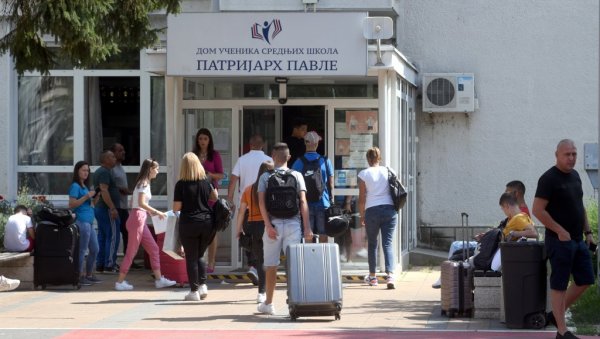ПРИЈАВЕ ДО 14. ЈУЛА: У домовима за смештај ученика 11.181 место ПРИЈАВЕ ДО 14. ЈУЛА: У домовима за смештај ученика 11.181 место