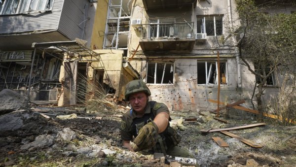 РАТ У УКРАЈИНИ: Украјинци „екскалибурима“ гађали мост у Херсону; Доњецк поново мета украјинске артиљерије РАТ У УКРАЈИНИ: Украјинци „екскалибурима“ гађали мост у Херсону; Доњецк поново мета украјинске артиљерије