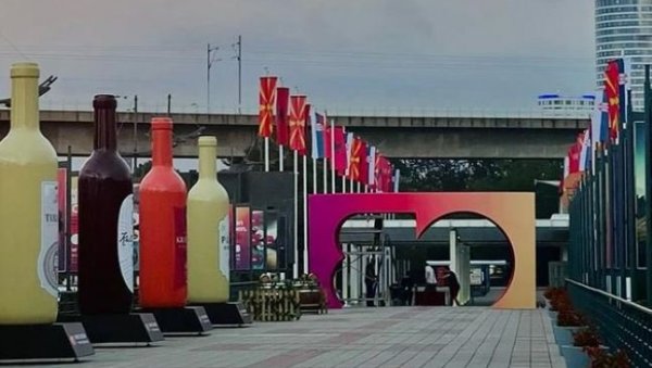ВИНСКА ВИЗИЈА ОТВОРЕНОГ БАЛКАНА: Председник Вучић данас на отварању првог међународног сајма вина у Београду (ФОТО) ВИНСКА ВИЗИЈА ОТВОРЕНОГ БАЛКАНА: Председник Вучић данас на отварању првог међународног сајма вина у Београду (ФОТО)