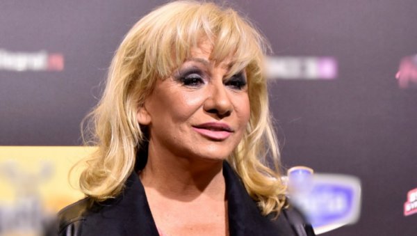 ВЕСНА ЗМИЈАНАЦ И САНДРА МИЉЕНЧЕНКО ЗАЈЕДНО НА ПЛАЖИ: У купаћим костимима поручиле Идемо на море ВЕСНА ЗМИЈАНАЦ И САНДРА МИЉЕНЧЕНКО ЗАЈЕДНО НА ПЛАЖИ: У купаћим костимима поручиле Идемо на море