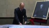 ПУТИН СЕ ОПРОСТИО ОД ГОРБАЧОВА: Положио букет на ковчег, па се поклонио - ево зашто неће присуствовати сахрани (ВИДЕО)