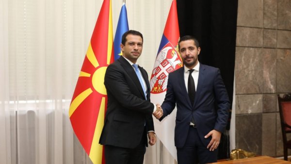 МОМИРОВИЋ: Србија на челу са председником Вучићем је држава која окупља и нуди бољу перспективу за грађане целог региона МОМИРОВИЋ: Србија на челу са председником Вучићем је држава која окупља и нуди бољу перспективу за грађане целог региона