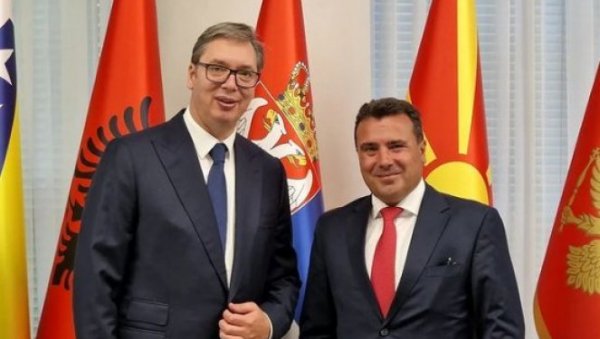 ЈЕДАН ОД ОСНИВАЧА ОТВОРЕНОГ БАЛКАНА: Вучић објавио фотографију са Зораном Заевим (ФОТО) ЈЕДАН ОД ОСНИВАЧА ОТВОРЕНОГ БАЛКАНА: Вучић објавио фотографију са Зораном Заевим (ФОТО)