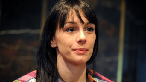 VIŠE NEMAM NIKOGA TAMO, SPAVAM U HOTELU Sloboda Mićalović otkrila tužnu istinu VIŠE NEMAM NIKOGA TAMO, SPAVAM U HOTELU Sloboda Mićalović otkrila tužnu istinu