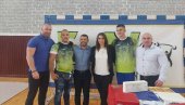 МАЛИ САЈАМ СПОРТА У ТРСТЕНИКУ: Малишани се опробали у разним дисциплинама (ФОТО) МАЛИ САЈАМ СПОРТА У ТРСТЕНИКУ: Малишани се опробали у разним дисциплинама (ФОТО)