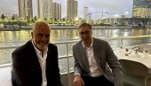 ВУЧИЋ СА РАМОМ У БЕОГРАДУ НА ВОДИ: Поносан на пријатељство са Албанијом (ФОТО) ВУЧИЋ СА РАМОМ У БЕОГРАДУ НА ВОДИ: Поносан на пријатељство са Албанијом (ФОТО)
