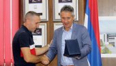 УСПЕШНО ЗАВРШИО ЈЕДНУ ОД НАЈТЕЖИХ ТРКА НА СВЕТУ: Пријем за маратонца Синишу Станковића УСПЕШНО ЗАВРШИО ЈЕДНУ ОД НАЈТЕЖИХ ТРКА НА СВЕТУ: Пријем за маратонца Синишу Станковића