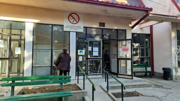 ПОГОРШАВА СЕ ЕПИДЕМИОЛОШКА СИТУАЦИЈА У ВРАЊУ: Расте број прегледа, продужен рад ковид амбуланте ПОГОРШАВА СЕ ЕПИДЕМИОЛОШКА СИТУАЦИЈА У ВРАЊУ: Расте број прегледа, продужен рад ковид амбуланте