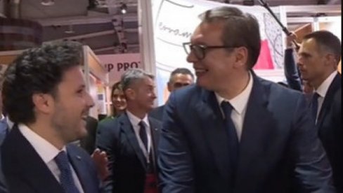Vučić i Abazović na vinskoj smotri i vic o Crnogorcima (VIDEO)
