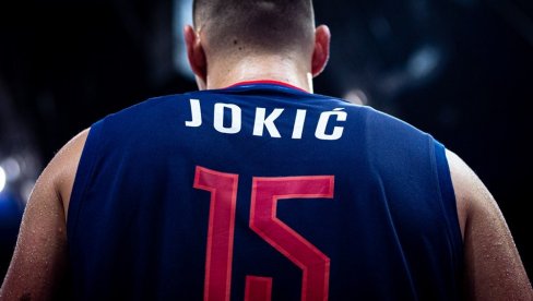 ŠTA TO NIKOLA JOKIĆ DRŽI NA RUCI!? Reprezentativci Srbije imali neočekivane goste u Abu Dabiju (FOTO) ŠTA TO NIKOLA JOKIĆ DRŽI NA RUCI!? Reprezentativci Srbije imali neočekivane goste u Abu Dabiju (FOTO)