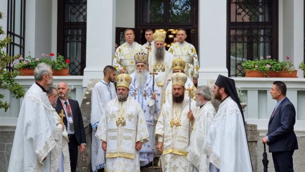ПОРФИРИЈЕ СА ВЕРНИЦИМА У СЕНТАНДРЕЈИ: Детаљи посете патријарха у посети Мађарској, у плану и сусрет са државним врхом ПОРФИРИЈЕ СА ВЕРНИЦИМА У СЕНТАНДРЕЈИ: Детаљи посете патријарха у посети Мађарској, у плану и сусрет са државним врхом