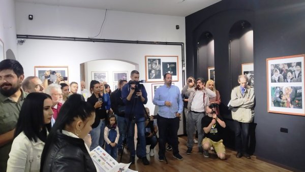 МАГОВИ ФОТОГРАФИЈЕ НА ДЕЛУ МАГОВИ ФОТОГРАФИЈЕ НА ДЕЛУ
