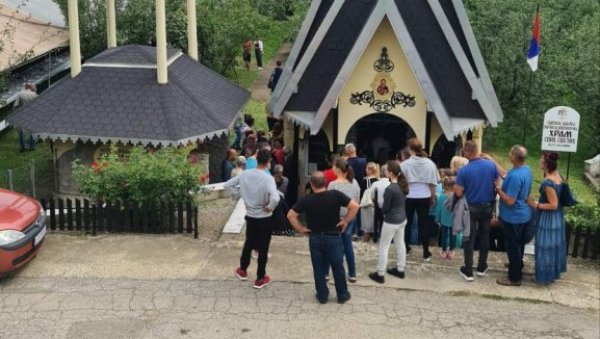 ЈУБИЛЕЈ ЛЕПЕ БОГОМОЉЕ: У Костајнику обележено 10 година од освећења храма ЈУБИЛЕЈ ЛЕПЕ БОГОМОЉЕ: У Костајнику обележено 10 година од освећења храма