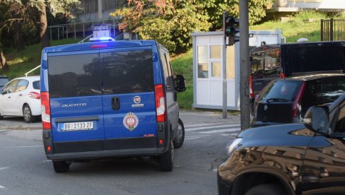 NASTAVLJA SE SUĐENJE VELJKU BELIVUKU: Konvoj žandarmerije sproveo optužene u Specijalni sud NASTAVLJA SE SUĐENJE VELJKU BELIVUKU: Konvoj žandarmerije sproveo optužene u Specijalni sud