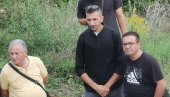 ПУН ТРЕТМАН ЗА АНУ: Куртијеви обавештајци мотре на сваки њен потез ПУН ТРЕТМАН ЗА АНУ: Куртијеви обавештајци мотре на сваки њен потез