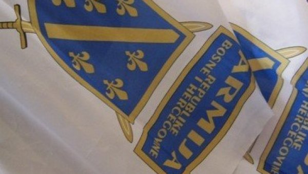 ПРОВОКАЦИЈА И ВРЕЂАЊЕ СРПСКИХ ЖРТАВА: После захтева, уклоњена ратна застава тзв. Армије БиХ постављена код МЦ Крагљивода ПРОВОКАЦИЈА И ВРЕЂАЊЕ СРПСКИХ ЖРТАВА: После захтева, уклоњена ратна застава тзв. Армије БиХ постављена код МЦ Крагљивода