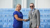 НАСТАВЉА СЕ ПОДРШКА ЗДРАВСТВУ: Компанија НИС донирала воду Јазак болници у Батајници НАСТАВЉА СЕ ПОДРШКА ЗДРАВСТВУ: Компанија НИС донирала воду Јазак болници у Батајници