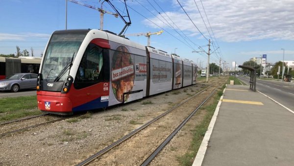 САОБРАЋАЈНА НЕСРЕЋА НА НОВОМ БЕОГРАДУ: Повређени жена и дете САОБРАЋАЈНА НЕСРЕЋА НА НОВОМ БЕОГРАДУ: Повређени жена и дете