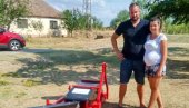 OPREMA ZA OSNAŽIVANJE PORODICA IZBEGLIH LICA: Donacije u vrednosti od 165 hiljada dinara OPREMA ZA OSNAŽIVANJE PORODICA IZBEGLIH LICA: Donacije u vrednosti od 165 hiljada dinara