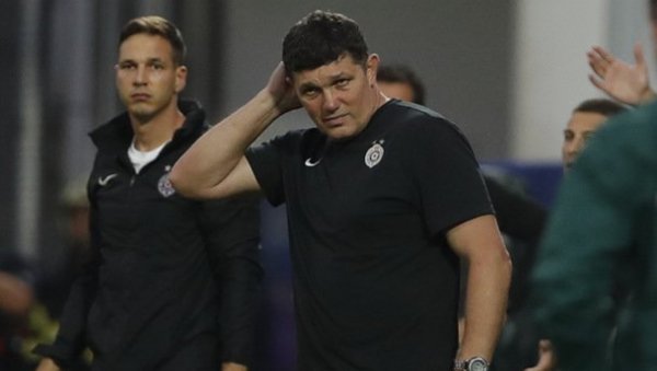 ЈА НЕ ЗНАМ ОДАКЛЕ МОЈИМ ИГРАЧИМА ТО! Гордан Петрић остао задивљен фудбалерима Партизана после чудесног меча са ТСЦ-ом ЈА НЕ ЗНАМ ОДАКЛЕ МОЈИМ ИГРАЧИМА ТО! Гордан Петрић остао задивљен фудбалерима Партизана после чудесног меча са ТСЦ-ом