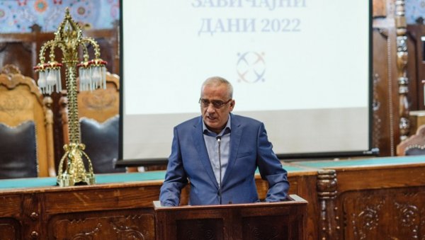 ЛЕЧЕЊЕ ПО ИСТИМ УСЛОВИМА ЗА СВЕ: Бакић - Квалитетна здравствена заштитa свима ЛЕЧЕЊЕ ПО ИСТИМ УСЛОВИМА ЗА СВЕ: Бакић - Квалитетна здравствена заштитa свима