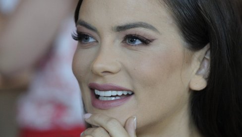 MILICA PAVLOVIĆ U BELOJ CRKVI: Spektakl na najstarijem karnevalu u Srbiji MILICA PAVLOVIĆ U BELOJ CRKVI: Spektakl na najstarijem karnevalu u Srbiji