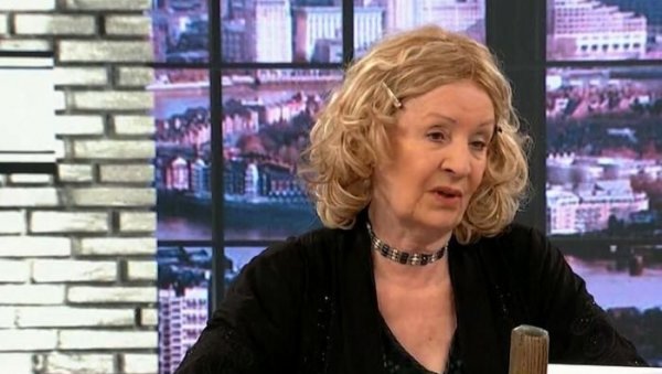 ЛЕПА ЛУКИЋ ЗБОГ ПОРОДИЧНЕ КУЋЕ ПРОЖИВЕЛА ПРАВУ ДРАМУ: Била је одузета због хипотеке, продата за милион динара, а онда уследио преокрет ЛЕПА ЛУКИЋ ЗБОГ ПОРОДИЧНЕ КУЋЕ ПРОЖИВЕЛА ПРАВУ ДРАМУ: Била је одузета због хипотеке, продата за милион динара, а онда уследио преокрет