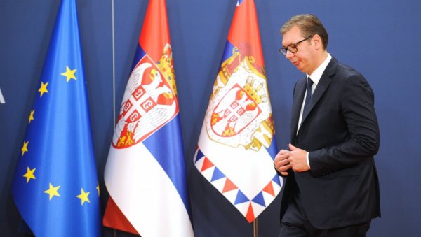 СРБИЈА КАО КОЛАТЕРАЛНА ШТЕТА СУКОБА ВЕЛИКИХ СИЛА Вучић упозорава - Америка наоружава регион и Путинова завеса... СРБИЈА КАО КОЛАТЕРАЛНА ШТЕТА СУКОБА ВЕЛИКИХ СИЛА Вучић упозорава - Америка наоружава регион и Путинова завеса...