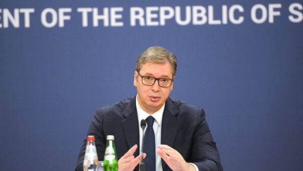 ВУЧИЋ: Рекли су ми да је Путин подигао завесу и да сада сви морају да се изјасне са које стране ће завесе бити ВУЧИЋ: Рекли су ми да је Путин подигао завесу и да сада сви морају да се изјасне са које стране ће завесе бити