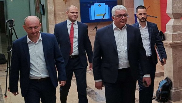 У ПОНЕДЕЉАК ПОЗНАТО ИМЕ ПРЕМИЈЕРА ЦРНЕ ГОРЕ: Састанак старе парламентарне већине у Подгорици о конституисању нове извршне власти У ПОНЕДЕЉАК ПОЗНАТО ИМЕ ПРЕМИЈЕРА ЦРНЕ ГОРЕ: Састанак старе парламентарне већине у Подгорици о конституисању нове извршне власти