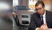 МОЋНО ВОЗИЛО КУПЉЕНО ОД ПУТИНА: Вучића у белом аутомобилу возе по Емиратима (ВИДЕО) МОЋНО ВОЗИЛО КУПЉЕНО ОД ПУТИНА: Вучића у белом аутомобилу возе по Емиратима (ВИДЕО)