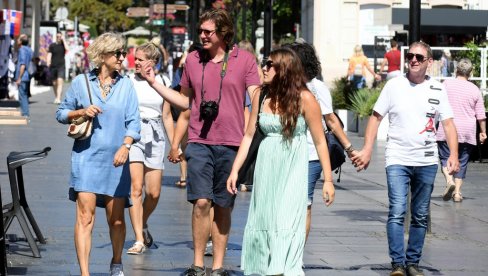 SAMO U JULU SKORO POLA MILIONA: Od početka godine gotovo 2,5 miliona turista posetilo Srbiju SAMO U JULU SKORO POLA MILIONA: Od početka godine gotovo 2,5 miliona turista posetilo Srbiju