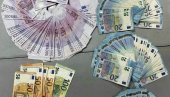 SAKRILI NOVAC U DONJI VEŠ: Na Horgošu pokušali da prokrijumčare 100.000 evra SAKRILI NOVAC U DONJI VEŠ: Na Horgošu pokušali da prokrijumčare 100.000 evra