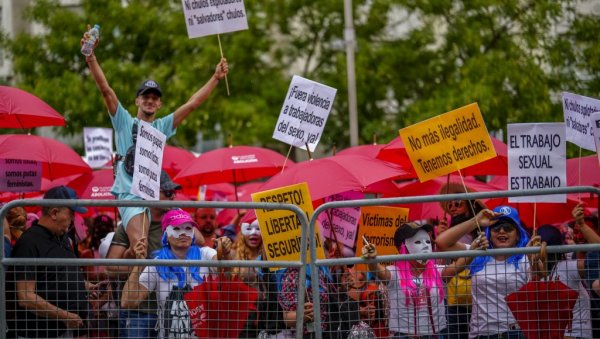 ДЕМОНСТРАЦИЈЕ У МАДРИДУ: Протест власника и радника шпанских секс клубова ДЕМОНСТРАЦИЈЕ У МАДРИДУ: Протест власника и радника шпанских секс клубова
